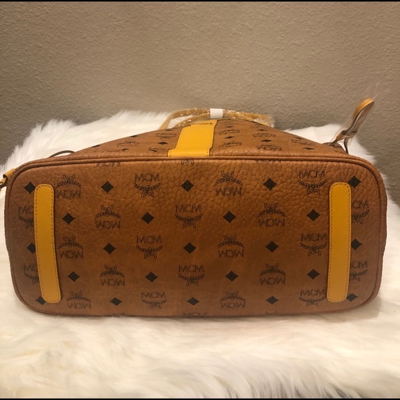 NEW MCM Liz Shopper Medium Tote 🌼. I p - Picture 4 of 10